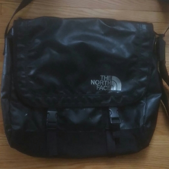 The North Face Base Camp Messenger Bag - Picture 6 of 8